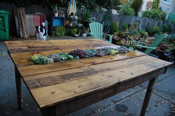 green pallet table
