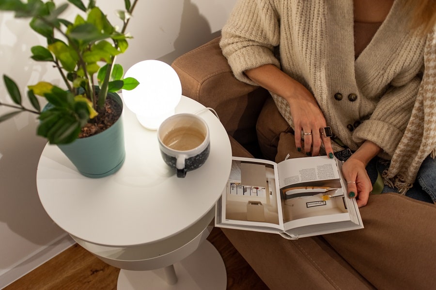 decorate coffee table with plants